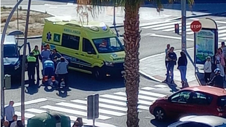 Un motorista herido tras una colisión con una furgoneta en Cádiz capital