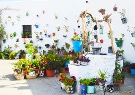 Uno de los pueblos más bonitos de Cádiz se llenará de flores para celebrar su fiesta de los patios