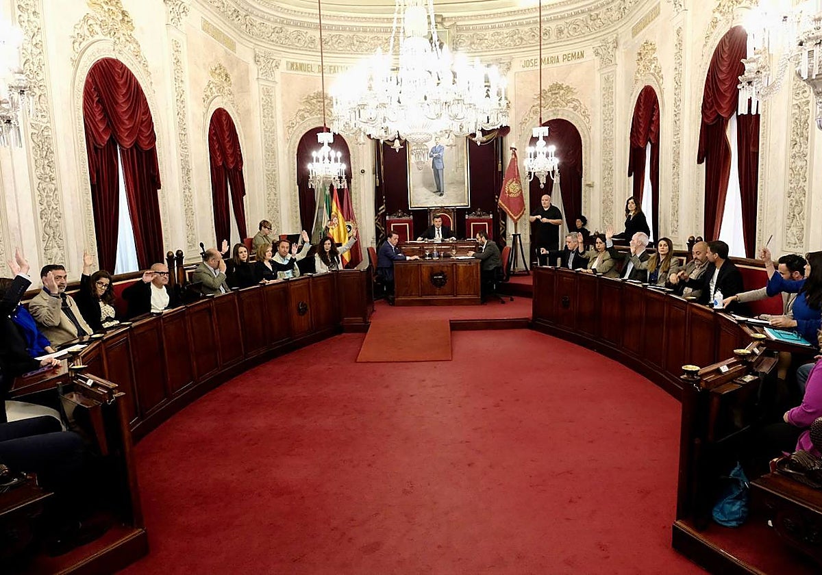 Pleno extraordinario del Ayuntamiento de Cádiz
