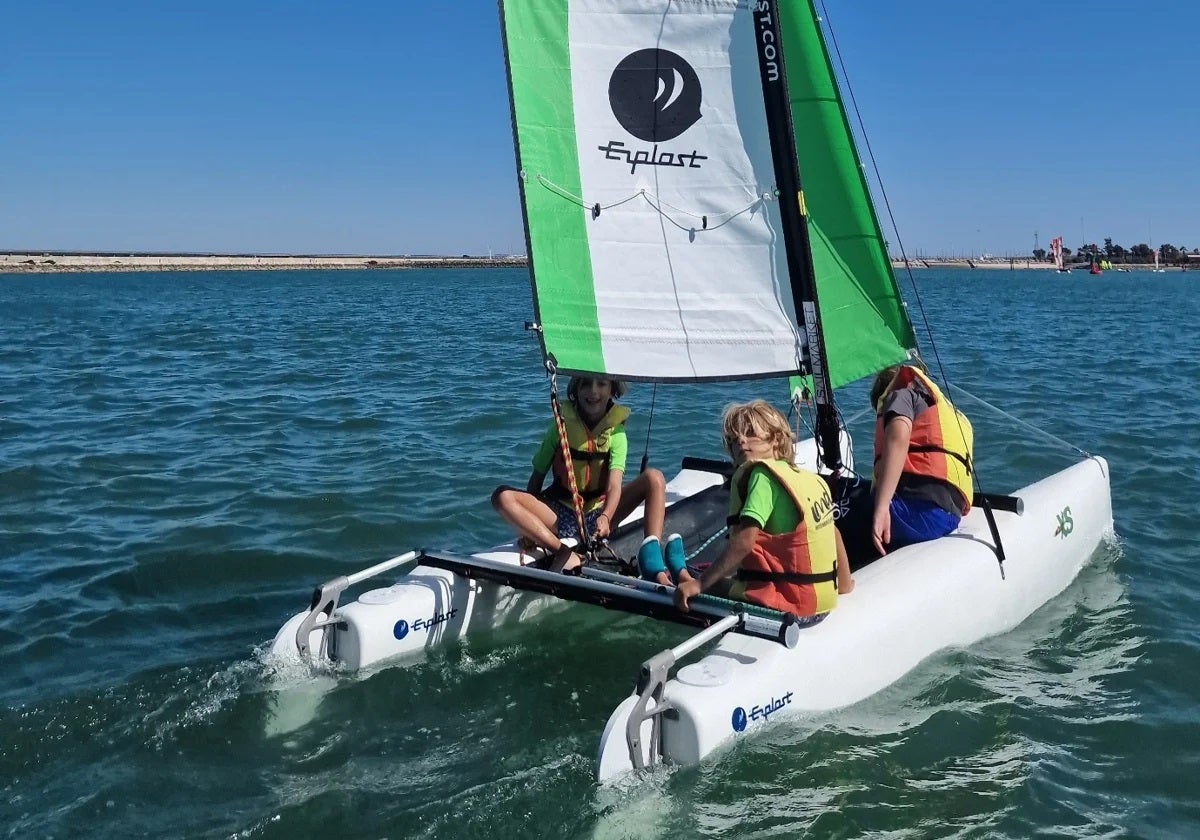 II campamento de verano náutico y deportivo de Cádiz: edades, precios y detalles