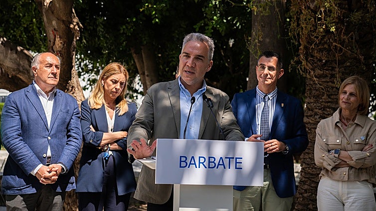 Elías Bendodo: «Vengo a denunciar el trato vejatorio de Pedro Sánchez a la provincia de Cádiz»