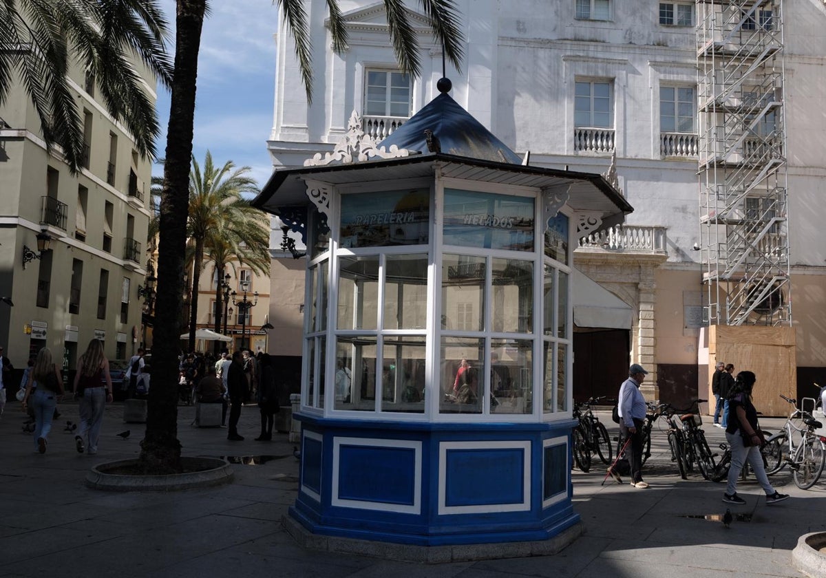Uno de los kioscos que van a salir a licitación, en San Juan de Dios.