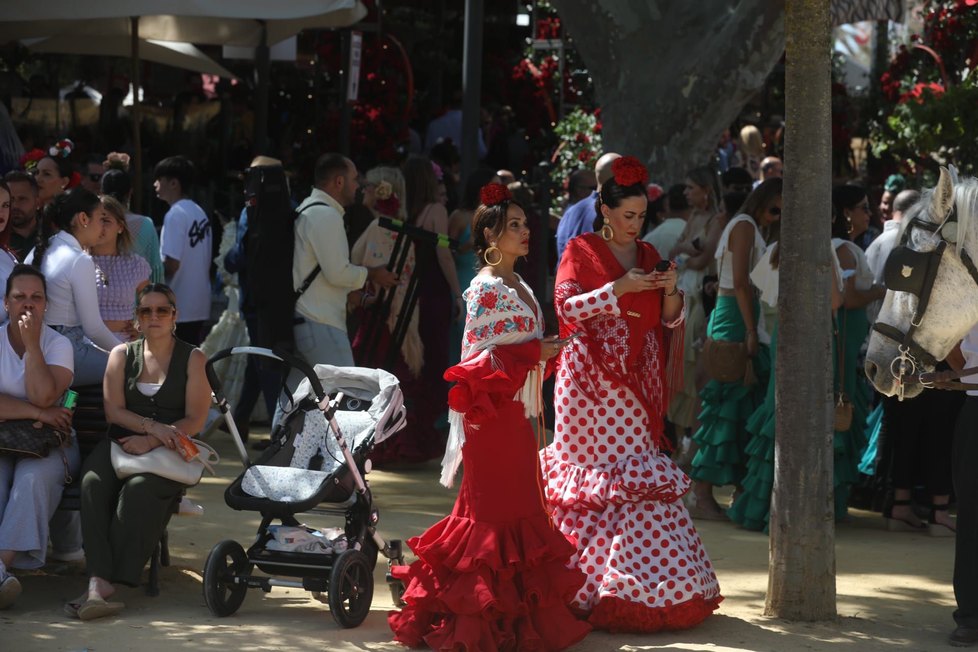 Fotos: Gran ambiente en el domingo de Feria de Jerez