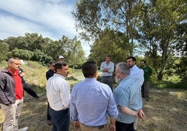 La obra en 200 metros de la ribera del río Hozgarganta garantizará el paso de vehículos ante crecidas