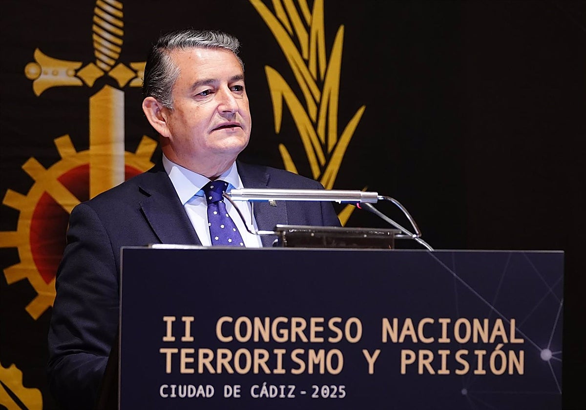 El consejero de la Presidencia, Interior, Diálogo Social y Simplificación Administrativa, Antonio Sanz, interviene en Cádiz en el II Congreso Nacional Terrorismo y Prisión
