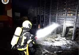 Una venta abandonada de Chipiona  sale ardiendo con 35 garrafas de gasolina escondidas