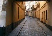 Apuñala con unas tijeras en el cuello a otro hombre en el centro de Cádiz