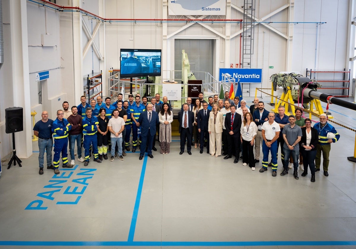 Foto de grupo en el nuevo taller de la Unidad de Sistemas