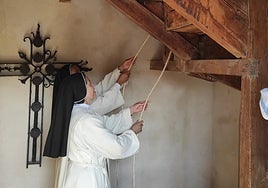 Así suenan las campanas del histórico monasterio de Santa María del Arrabal de Cádiz tras muchos años en silencio