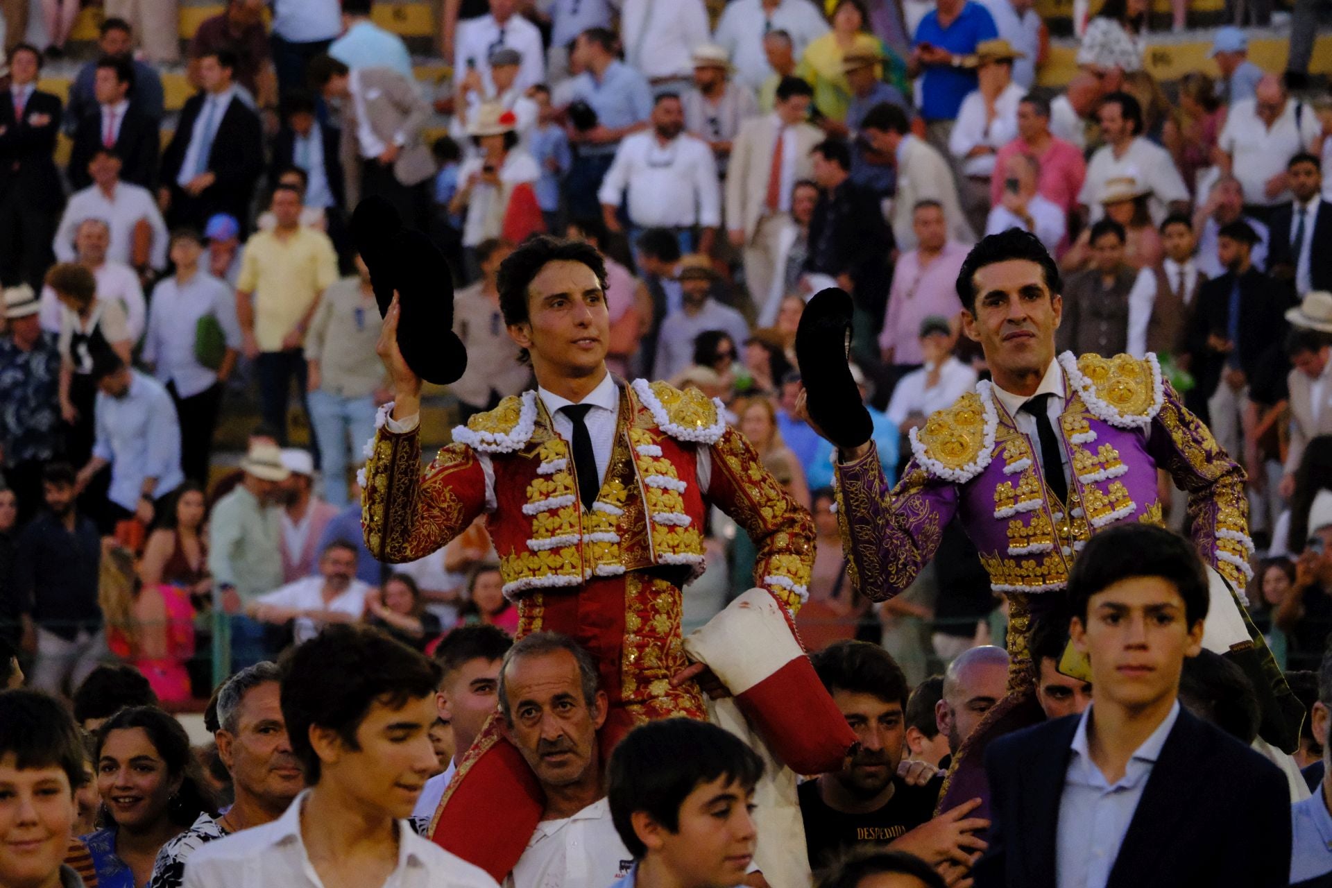 Fotos: Talavante y Roca Rey brillan en Jerez