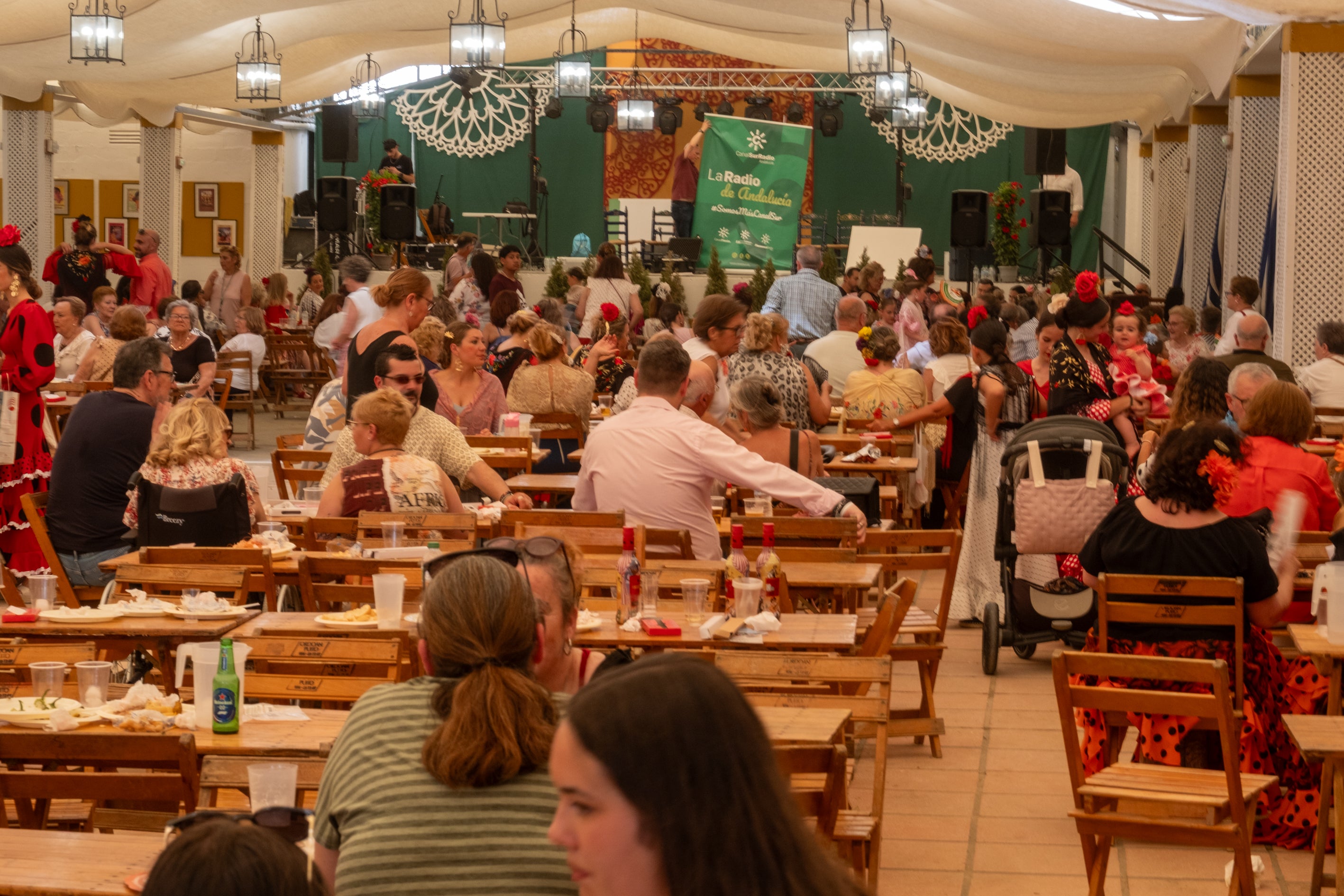 El calor marca el jueves de Feria en El Puerto