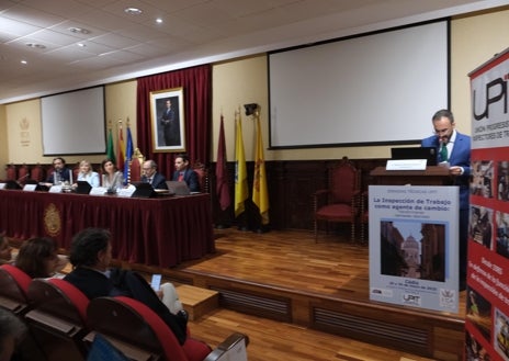 Imagen secundaria 1 - Rocío Blanco, consejera de Empleo, inaugura las jornadas sobre &#039;La inspección de Trabajo como agente de cambio: transformando realidades laborales&#039; en Cádiz