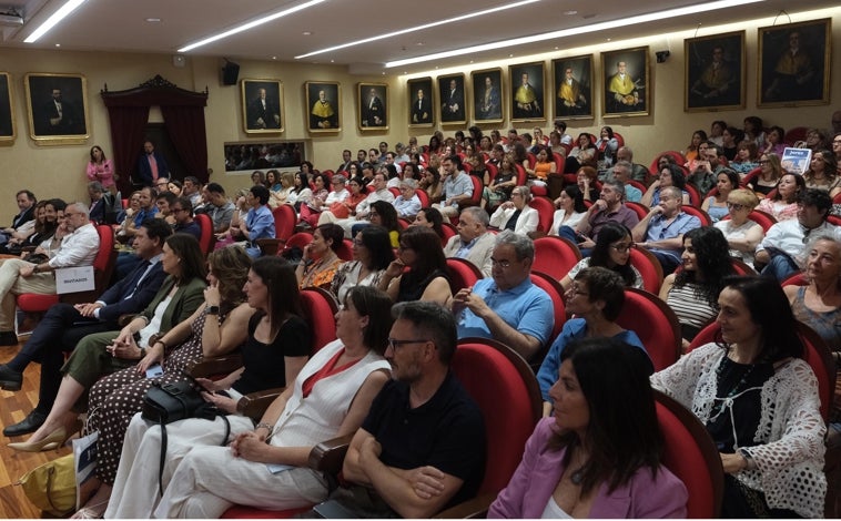 Imagen principal - Rocío Blanco, consejera de Empleo, inaugura las jornadas sobre &#039;La inspección de Trabajo como agente de cambio: transformando realidades laborales&#039; en Cádiz