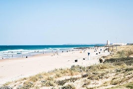 El pueblo de Cádiz que los británicos recomiendan visitar: «Uno de los destinos vacacionales de playa más mágicos de Andalucía»