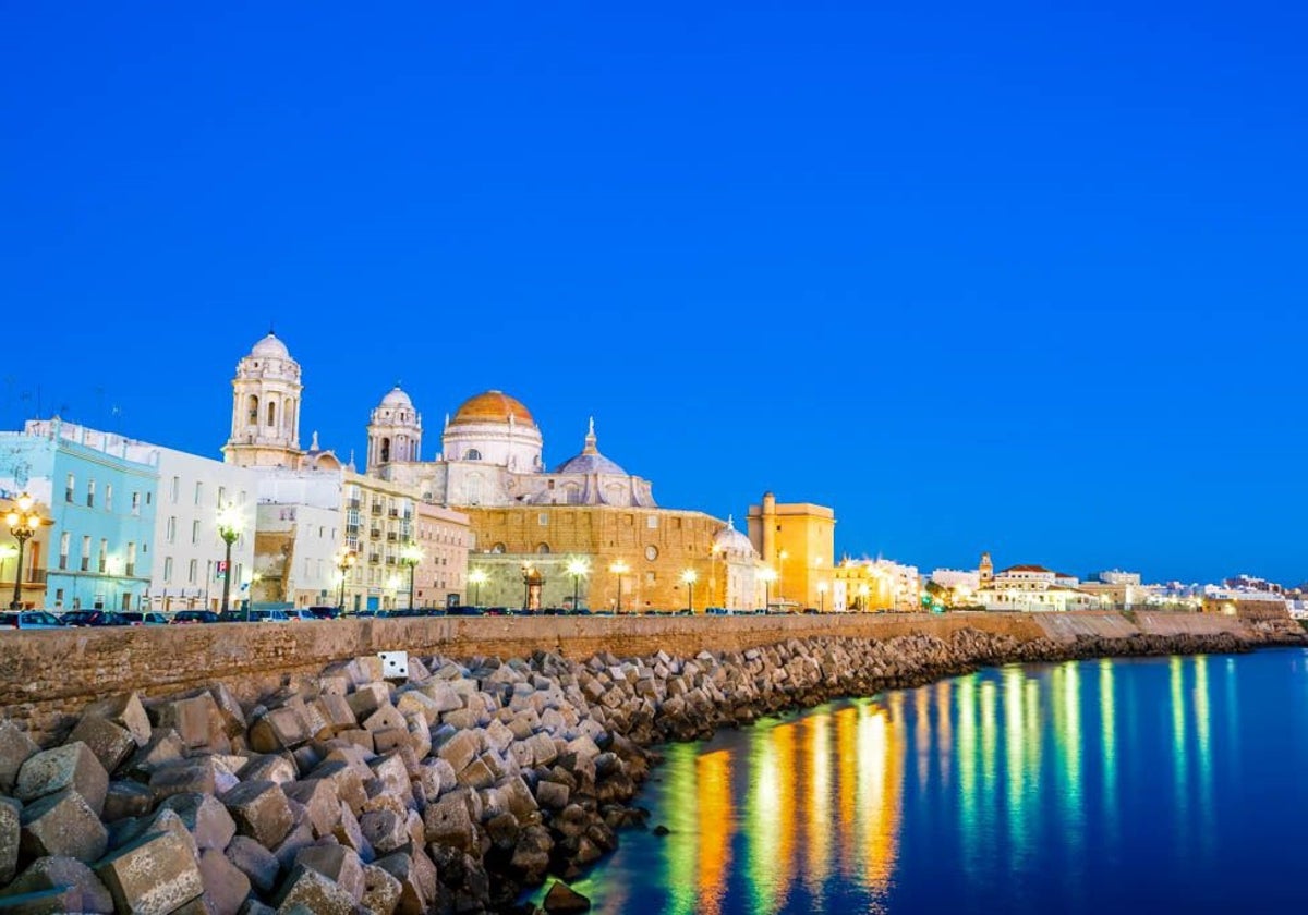 Cádiz es de las ciudades de España que más contaminan lumínicamente... y hay que contarlo