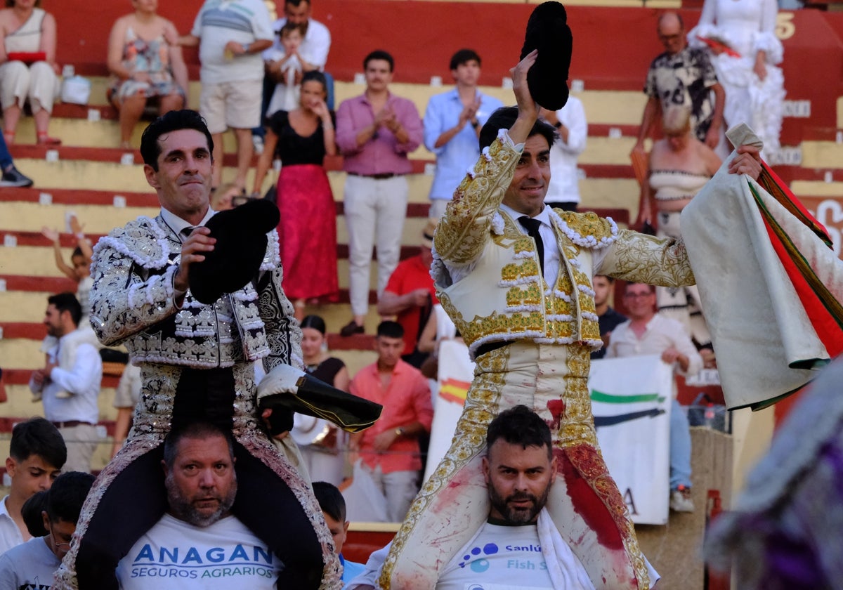 Perera y Talavante salen a hombros en Sanlúcar