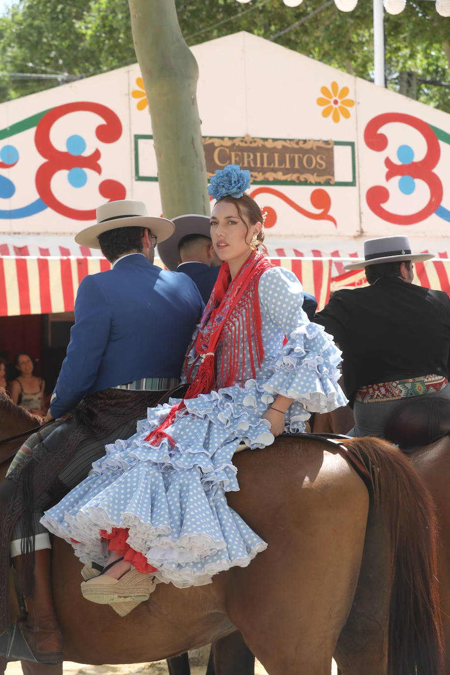 Las altas temperaturas no frenan la fiesta y el Real de Las Banderas, a rebosar el sábado de Feria en El Puerto