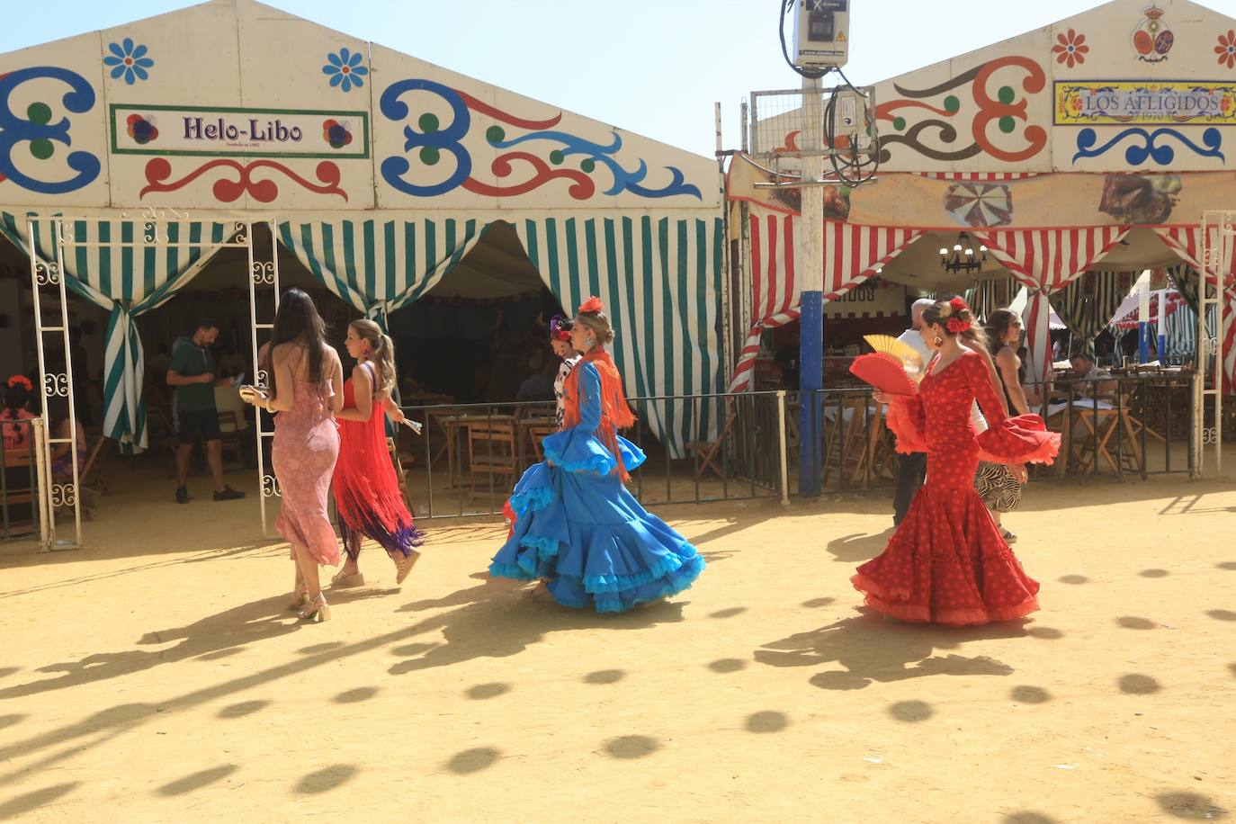 Las altas temperaturas no frenan la fiesta y el Real de Las Banderas, a rebosar el sábado de Feria en El Puerto