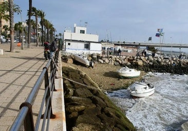 Una mujer se precipita al mar desde el segundo puente de Cádiz