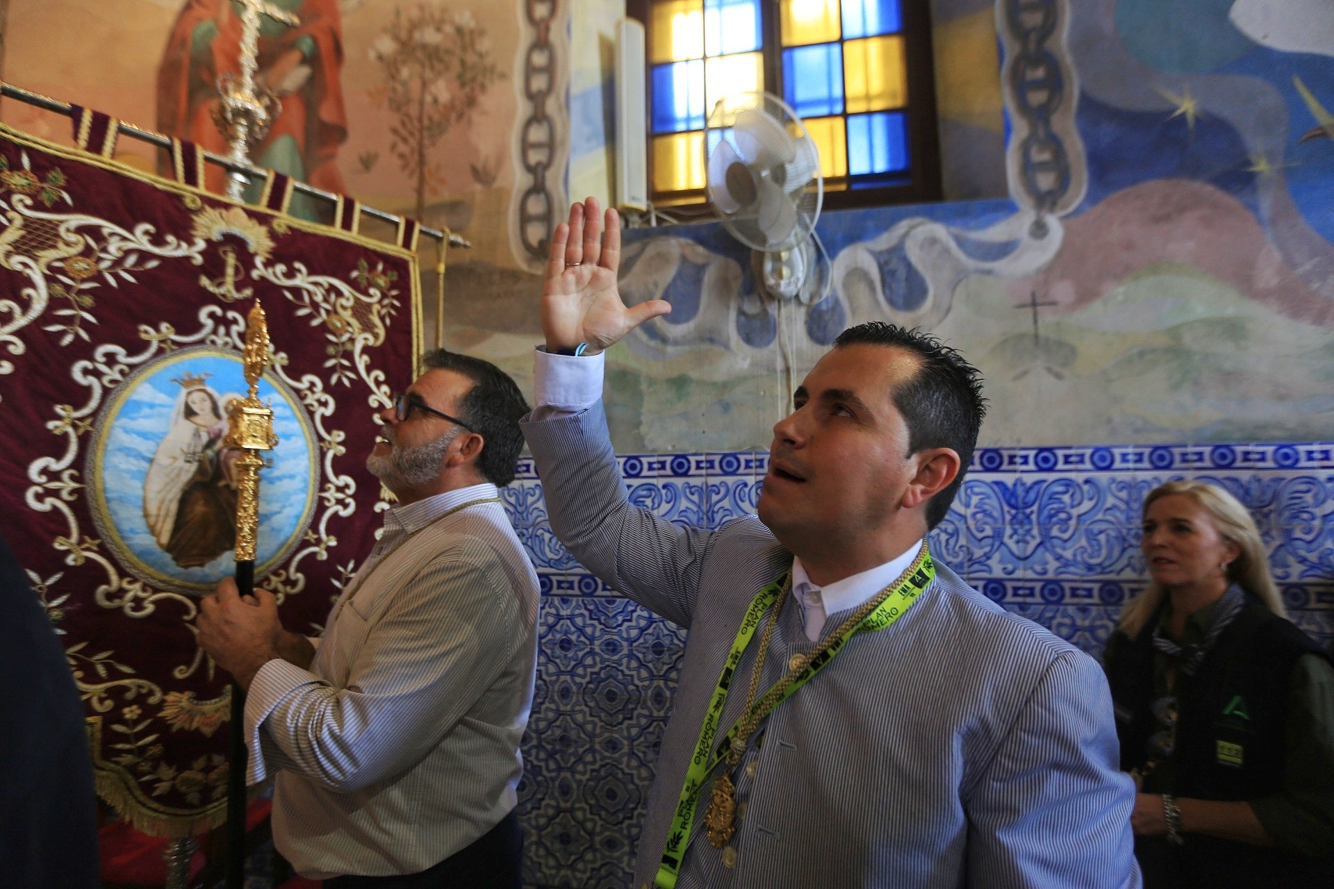 Las imágenes del embarque de las primeras hermandades de Cádiz en Bajo de Guía