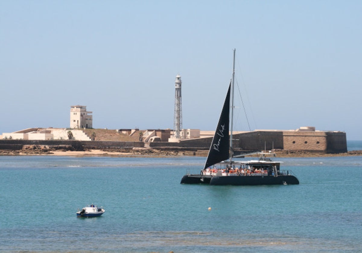 Música en vivo sobre el mar al atardecer y bajo las estrellas en la Bahía de Cádiz: nace Pura Vida Concert