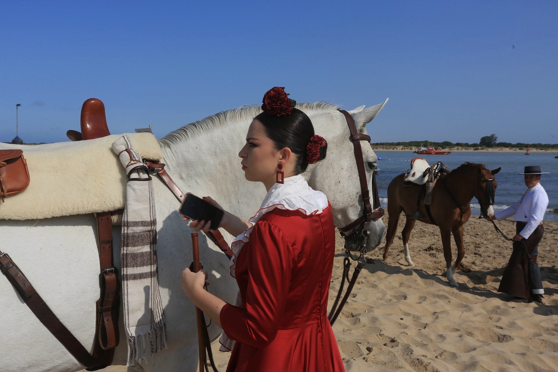 Fotos: Día grande en Bajo de Guía con el embarque de la hermandad de Sanlúcar