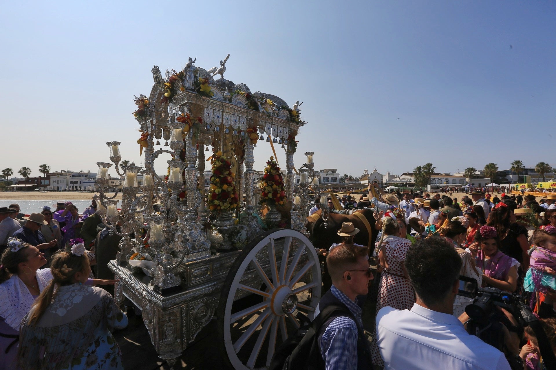 Fotos: Día grande en Bajo de Guía con el embarque de la hermandad de Sanlúcar