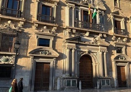 Rebajan a siete años de cárcel la condena a un hombre que apuñaló a otro en Sanlúcar