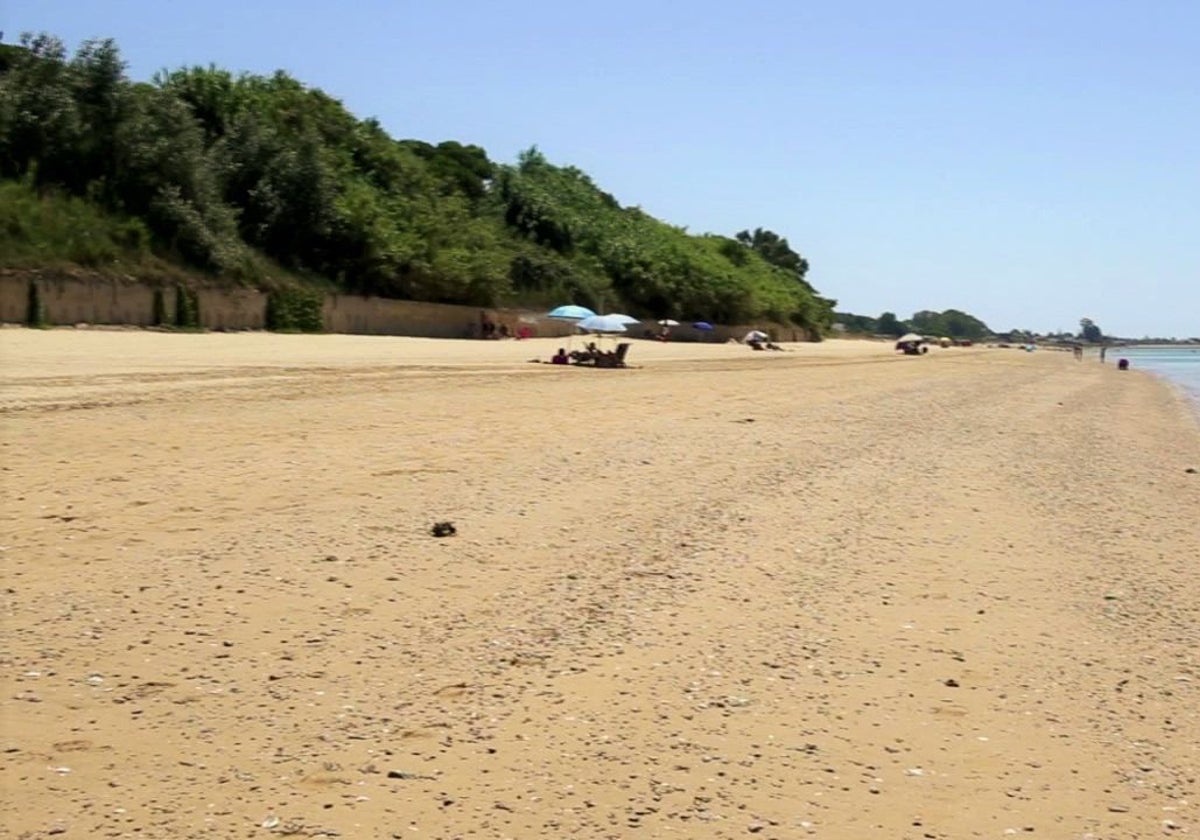 El PP de Sanlúcar pide que se pongan en marcha las duchas y lavapiés en las playas