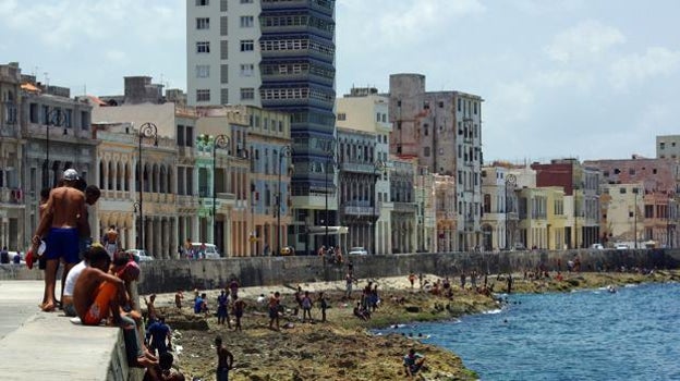 Imagen después - Desliza de izquierda a derecha para ver Cádiz y La Habana