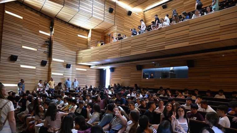 Jazz Vejer y Fundación 'la Caixa' inauguran en el Teatro San Francisco un programa sociocultural que une música, educación e inclusión