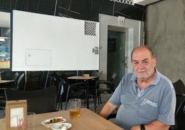 Tomás, en la antigua terraza de La Pasiega, ahora convertido en Kebab.