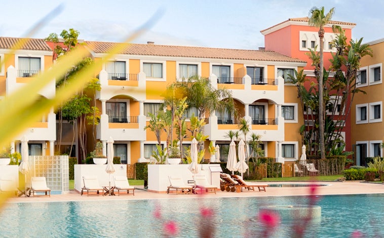 Imagen principal - Este es el exclusivo hotel de Chiclana que eleva el lujo en Cádiz al convertirse en «Leading Hotel of the World»