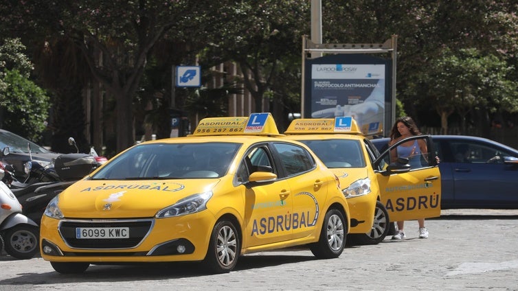 Hasta ocho meses de espera para examinarse del carné de conducir en Cádiz: «Es la peor situación que hemos vivido»