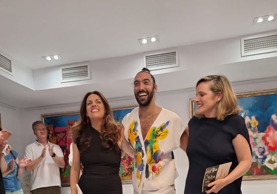 La pintora Belén González, el bailaor Eduardo Guerrero y Maite González, que puso el colofón al acto recitando un poema de su padre.