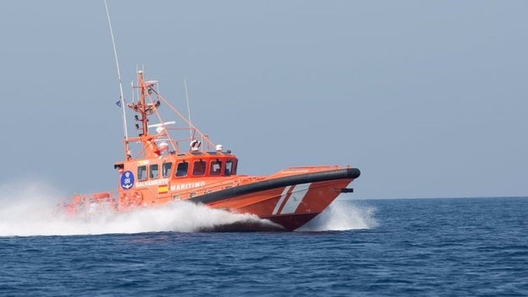 Rescatados cinco magrebíes a bordo de dos pateras 'toy'