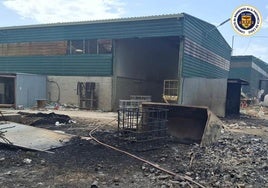 Extinguido el incendio de la planta de reciclaje de Las Calandrias