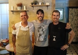 Roberto Leal deja huella a su paso por un restaurante de Cádiz: «Además de buen gusto, tiene un arte que no le cabe en la tele»