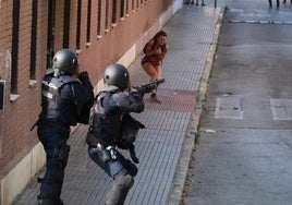 La primera jornada de la huelga del Metal acaba en una batalla campal por las calles de Cádiz