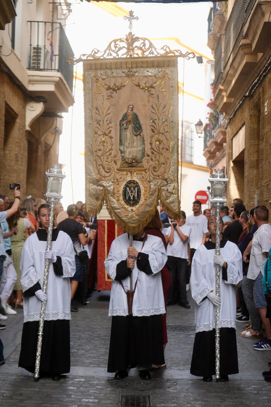 Traslado de imágenes para el Corpus de Cádiz