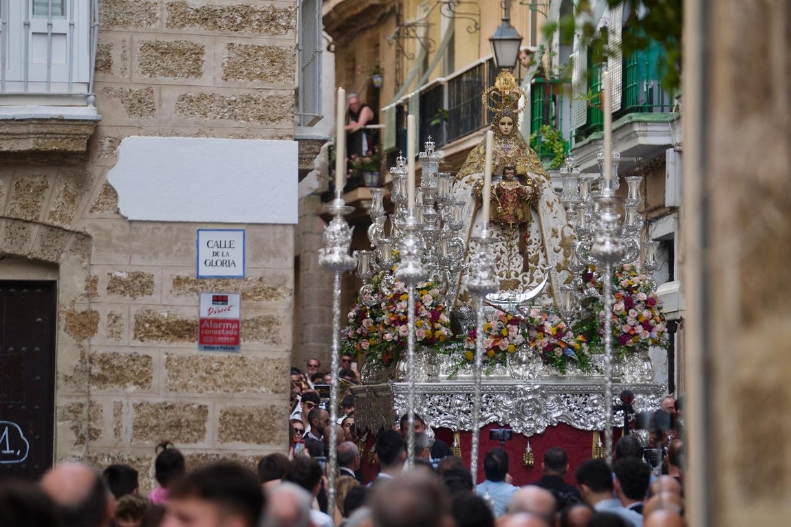 Traslado de imágenes para el Corpus de Cádiz