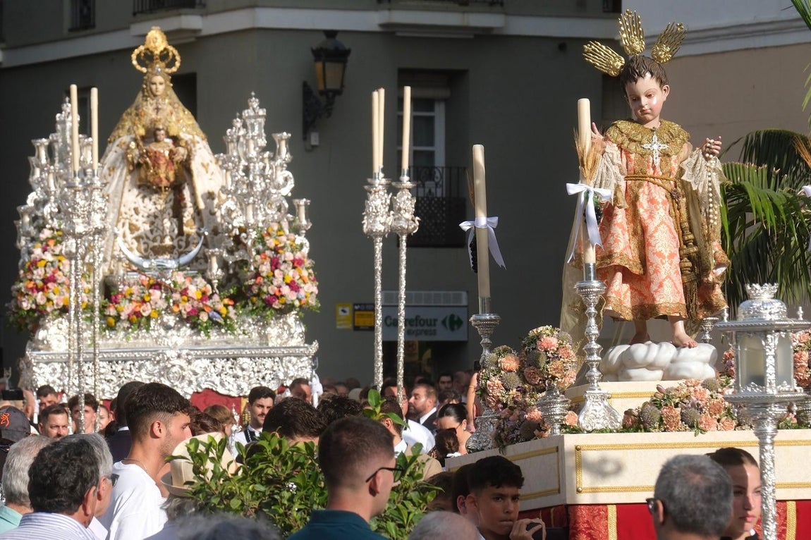 Traslado de imágenes para el Corpus de Cádiz