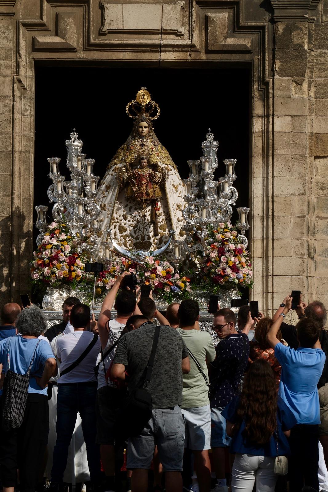 Traslado de imágenes para el Corpus de Cádiz