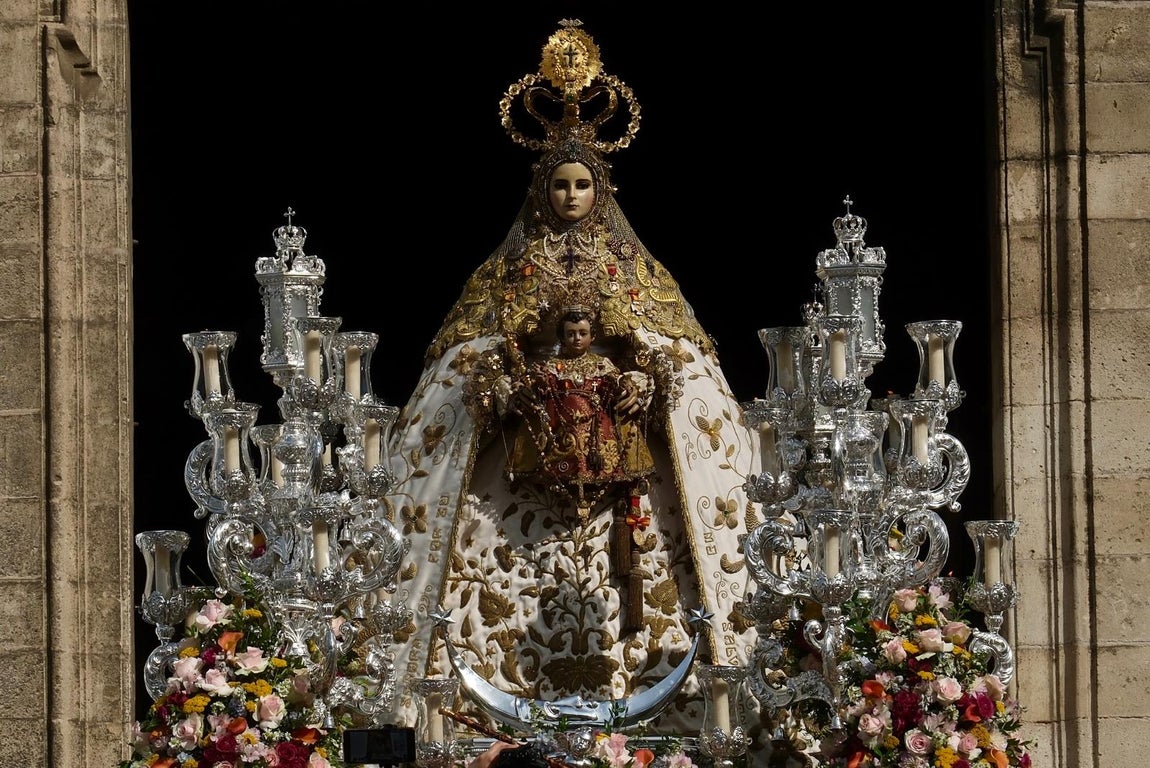 Traslado de imágenes para el Corpus de Cádiz