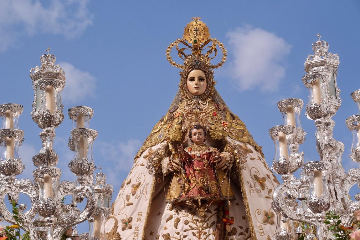 Traslado de imágenes para el Corpus de Cádiz