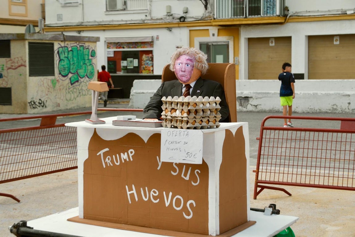 Cádiz celebra la tradicional quema de los Juanillos con sátira y fuego para recibir el verano