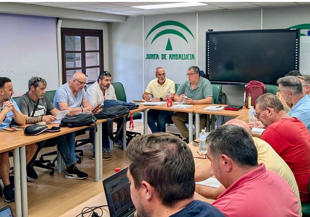 Miembros de CC OO en la reunión del domingo en el SERCLA donde rechazaron el preacuerdo