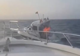 Se hunde un barco que estaba pescando atunes en el estrecho