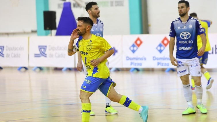 Triunfar en el fútbol sala, luchando como uno más en la huelga del metal: «La situación es complicada»