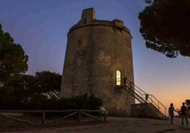 La ruta de senderismo por el acantilado más alto de Cádiz que te lleva a un mirador espectacular: la revista Viajar la recomienda